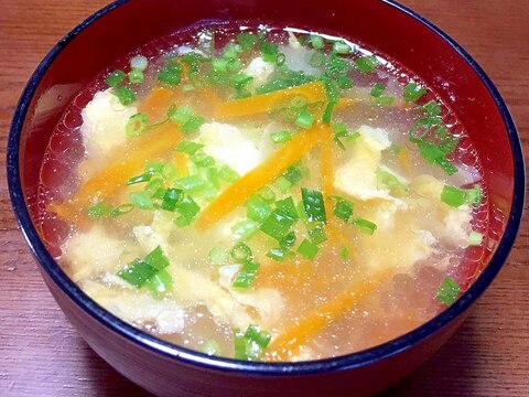 茹で鶏の残り汁でシンプルたまごスープ♪